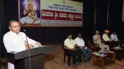 ವಿಜಯಪುರ: ನಗರದ ರಂಗಮಂದಿರದಲ್ಲಿ ಶ್ರೀ ಹಡಪದ ಅಪ್ಪಣ ಜಯಂತಿ ಕಾರ್ಯಕ್ರಮ ಉದ್ಘಾಟನೆ ಮಾಡಿದ ಸಂಗಮೇಶ ಬಬಲೇಶ್ವರ