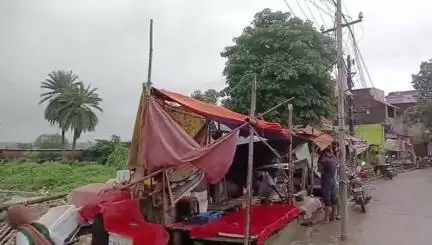 বরাবাজার: ত্রাণের ত্রিপল বরাবাজারের মাছের দোকানে, বামুনডিহা থেকে প্রতিক্রিয়া দিলেন বিজেপির বান্দোয়ান মন্ডল ১ এর সভাপতি