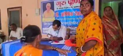गोपालगंज: बरौली के प्रेम नगर आश्रम में गुरुपूर्णिमा पर श्रीजी सेवा ट्रस्ट और सक्षम हॉस्पिटल द्वारा मुफ्त मेडिकल कैंप का आयोजन