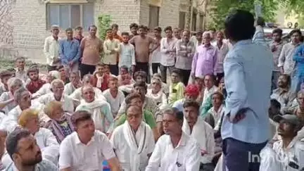 शिवगंज: शिवगंज अस्पताल में प्रसूता कक्ष में महिला की मौत, परिजनों और समाज ने किया विरोध प्रदर्शन, एपीओ की मांग