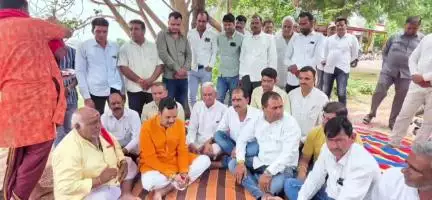 घट्टिया: विधायक सतीश मालवीय ने सारीबारी आश्रम में बनने वाली बाउंड्रीवॉल का किया भूमिपूजन