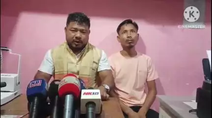 শদিয়া: এবিএমছুৱে অসমীয়া ভাষাক লৈ কৰা বিৰূপ মন্তব্যৰ পাছত শদিয়াত টাইপা অসমৰ যুটীয়া সম্পাদক মনোৰঞ্জন গগৈৰ মুখামুখি হোৱাৰ হুংকাৰ