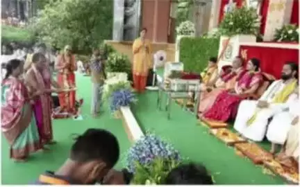 रत्नागिरी: नाणीजक्षेत्री गुरुपौर्णिमेनिमित्त भक्ती व शक्तीचा मळा फुलला, लाखो भाविकांनी घेतले  आशीर्वाद