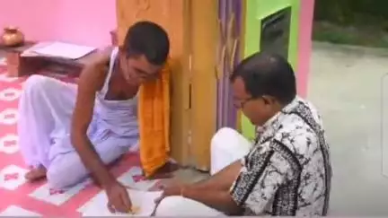 উদয়পুর: গুরুপূর্ণিমার পূণ্যতিথিতে অমরপুর মৈলাক স্থিত শ্রী শ্রী লোকনাথ ও জগন্নাথ মন্দিরে সাধুগুরু বৈষ্ণবদের আশীর্বাদ নেন বিধায়ক