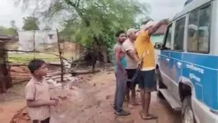 पंडरिया: ग्राम पेंड्रिखार में एक किशोरी को जहरीले सांप ने काटा, पंडरिया अस्पताल में भर्ती