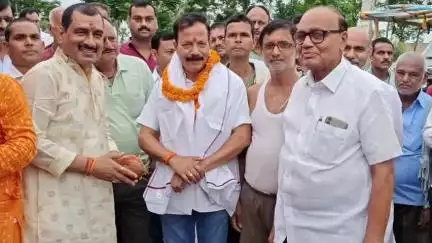 हाजीपुर: हाजीपुर में विधायक ने अलग-अलग जगहों पर पाँच सड़कों का किया शिलान्यास