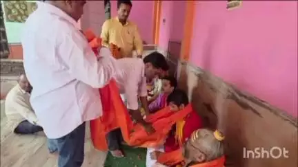 उतरौला: गुरु पूर्णिमा के शुभ अवसर पर उतरौला विधायक ने गुरुओं को अंग वस्त्र पहनाकर किया सम्मानित