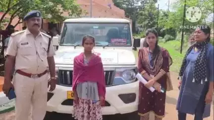 ବଡସାହି: ଯୁଗୁପୁରା ରେଳଷ୍ଟେସନରୁ ରେଳବାଇ ଓ ବୈଶିଙ୍ଗା ପୁଲିସ ସହାୟତାରେ ଲୋକଙ୍କ ଦ୍ୱାରା ଉଦ୍ଧାର ଦିବ୍ୟାଙ୍ଗ ଯୁବତୀ ୱାନଷ୍ଟପ ସେଣ୍ଟରକୁ ହସ୍ତାନ୍ତର