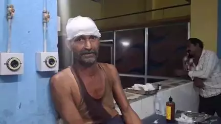 महनार: पटेल चौक पर दूध पहुंचाने जा रहे व्यक्ति को रास्ते में रोककर मारपीट की, महनार CHC में भर्ती