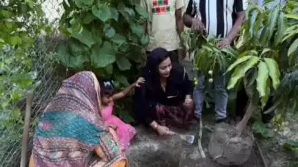 मड़ियाहू: निर्माणाधीन कान्हा गौशाला में चेयरमैन रुकसाना ने लगाया आम का पौधा