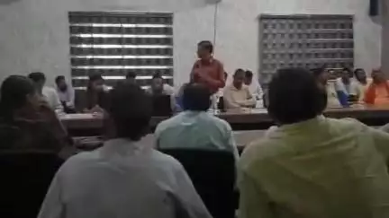 सिमरिया: प्रखंड कार्यालय सभागार में विधायक की अध्यक्षता में प्रखंड स्तरीय समीक्षा बैठक का आयोजन किया गया