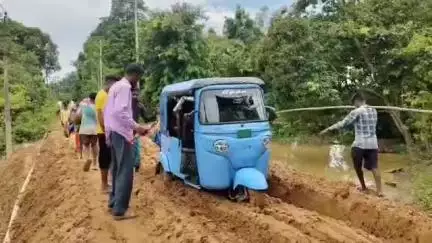 হাইলাকান্দি: মোহনপুর-বন্ধুকমারা সড়কের ভাঙ্গন মেরামতের দাবিতে উত্তাল প্রতিবাদ মোহনপুরে