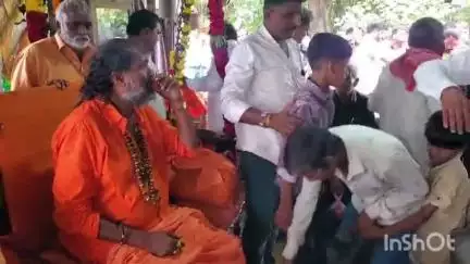 મોડાસા: દેવરાજધામના ગાદીપતિ સંત શ્રી ધનેશ્વરગીરીબાપુએ ગુરુપૂર્ણિમા પર્વ નિમિત્તે શુભાષિશ પાઠવ્યા.
