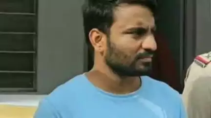 बाड़मेर: बाड़मेर जिले की रीको पुलिस ने ऑपरेशन भौकाल के तहत कार्रवाई कर 25 हजार के इनामी अफीम तस्कर को चित्तौड़गढ़ से गिरफ्तार किया