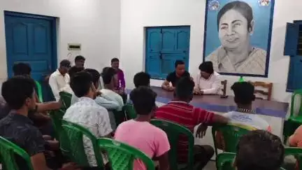 নানুর: ২১শে জুলাই কে সামনে রেখে কীর্ণাহারে দলীয় কর্মীদের সাথে বিশেষ আলোচনায় বসলেন বিধায়ক