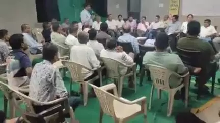 મહુવા: નેશનલ ટ્રાઇબલ ટ્રેડ ફેર અંગે મહત્વની બેઠક પુના આશ્રમ શાળા ખાતે મળી.