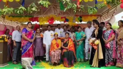 కొండపి: జరుగుమల్లి మండలం కే బిట్రగుంట గ్రామంలోని కస్తూరిబా గాంధీ విద్యాలయంలో జరిగిన ఆత్మీయ సమావేశంలో పాల్గొన్న మంత్రి స్వామి