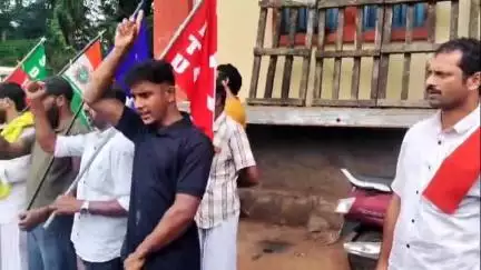 മാനന്തവാടി: എൻ.എഫ്.എസ്.എ കയറ്റിറക്ക് തൊഴിലാളികൾ മാനന്തവാടിയിൽ അനിശ്ചിതകാല സമരം ആരംഭിച്ചു
