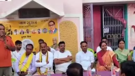 साहेबगंज: साहेबगंज बाजार के महावीर मंदिर के पास जन सुराज की बदलाव सभा में सैकड़ों लोग शामिल हुए
