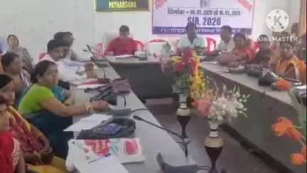पथरगामा: पथरगामा प्रखंड सभागार में बीएलओ के साथ एक दिवसीय प्रशिक्षण कार्यक्रम आयोजित