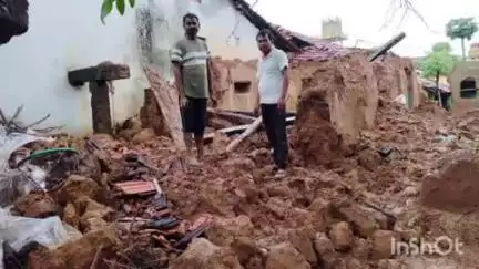 आरमोरी: जोगीसाखरा परीसरात अतिवृष्टि मूळे पीकाची व घराचे मोठे नूकसान,भरपाईची मागणी
