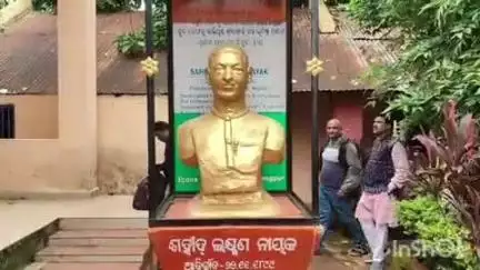 ନବରଙ୍ଗପୁର ପୋଲିସ ଷ୍ଟେସନ: ଶହୀଦ ଲକ୍ଷ୍ମଣ ନାୟକ ବିଦ୍ୟାପୀଠ ଅଚାନକ ଗସ୍ତ କରି ପିଲାଙ୍କୁ ପାଠ ପଢ଼େଇଲେ ଗଣ ଶିକ୍ଷା ମନ୍ତ୍ରୀ