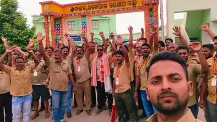 ଆସିକା: ତିନି ଦୀନ ହେଲା ଆସିକା ରେ ଗଡ଼ୁନି ଅଟୋ, କି ଯାତ୍ରୀବାହି ବସ, ଆନ୍ଦୋଳନ ରେ ଡ୍ରାଇଭର, ନଳବଣ୍ଟା ଠାରେ ଏକାଠି ହେଲେ ସଂଘ ସଦସ୍ୟ