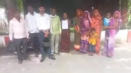 धौरहरा: चिकनाजति गांव के ग्रामीणों की शारदा नदी में कटी जगह की जमीन, ग्रामीणों को नहीं मिली सरकारी सहायता