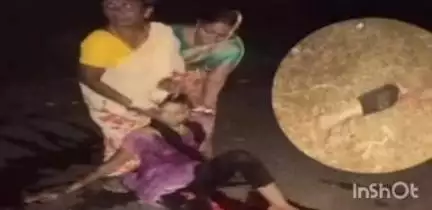 అశ్వారావుపేట: కూలీలతో వెళ్తున్న ఆటోను ఢీకొన్న DCM  మ్యాన్,గాయాలైన మహిళను పోలీస్ వాహనంలో ఆసుపత్రికి తరలించిన అన్నపురెడ్డిపల్లిపోలీసులు
