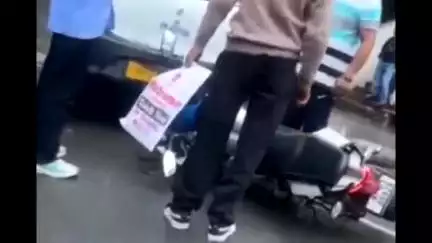 शिमला शहरी: शिमला के खलीनी चोक पर बाइक और कार में हुई टक्कर, बाइक सवार को आई चोटें, लगा जाम