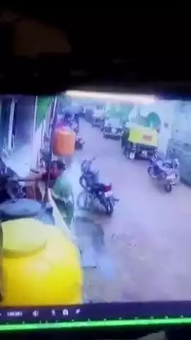 ಹುಬ್ಬಳ್ಳಿ ನಗರ: ನಗರದಲ್ಲಿ ಮನೆ ಮುಂದೆ ಇಟ್ಟಿದ್ದ ವಸ್ತುಗಳ ಕ್ಷಣಾರ್ಧದಲ್ಲಿ ಎಗರಿಸಿದ ಕಳ್ಳಿ! ಸಿಸಿಟಿವಿ ಕ್ಯಾಮರಾದಲ್ಲಿ ಸೆರೆಯಾಯ್ತು ಕೃತ್ಯ..