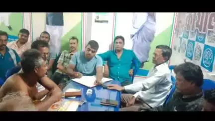 হাসনাবাদ: একুশে জুলাইকে সামনে রেখে পাটলিখানপুর অঞ্চলের ৫০ নম্বর বুথে অনুষ্ঠিত হলো তৃণমূলের কর্মী বৈঠক
