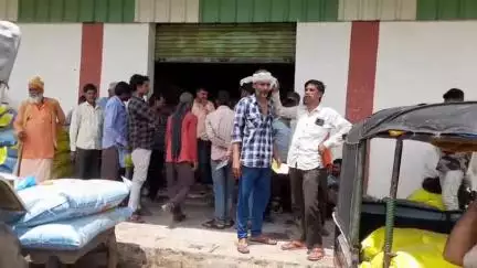 बरही: बरही नगर के सरकारी खाद दुकान पर खाद की किल्लत,किसान परेशान,प्रशासन नहीं दे रहा ध्यान #jansamasya