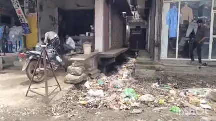 अरनोद: अरनोद में गंदगी का अंबार, पालिका-पंचायत की खींचतान से लोग परेशान,2दिनों से नहीं उठा कचरा, बारिश में बढ़ी दुर्गंध#jansmas