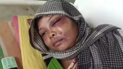 তুফানগঞ্জ ২: বেগারখাতা এলাকায় বাচ্চা নিয়ে স্বামী স্ত্রীর বিবাদ, স্ত্রী কে বেধড়ক মারধরের অভিযোগ