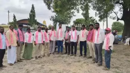 గద్వాల్: BRS పార్థి ఆధ్వర్యంలో జరిగే సభ స్థలాన్ని  పరిశీలించిన బిఆర్ఎస్ పార్టీ  ఇంచార్జ్ బాసు హనుమంత్ నాయుడు