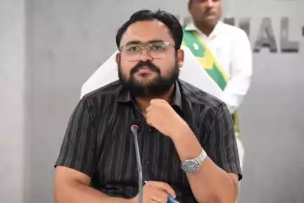 నిర్మల్: ఇందిరమ్మ ఇండ్ల నిర్మాణ పనులను వేగవంతం చేయాలి:స్థానిక సంస్థల అదనపు కలెక్టర్ ఫైజాన్ అహ్మద్