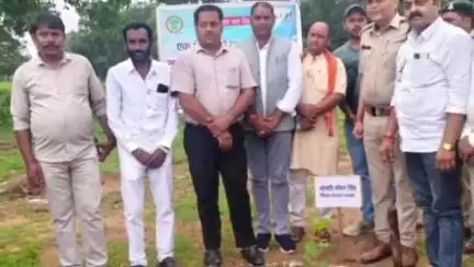 ढीमरखेड़ा: वन विभाग द्वारा खमतरा में 'एक पेड़ माँ के नाम' कार्यक्रम का आयोजन