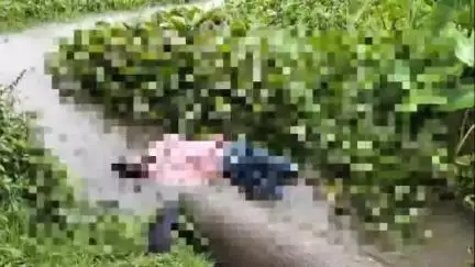 আউশগ্রাম ১: জলমগ্ন গুসকরা শহরের একাংশ, বিহারীপাড়া হয়ে বাড়ি ফেরার পথে রাস্তার জমা জলে পড়ে গিয়ে মৃত-১, চাঞ্চল্য এলাকায়