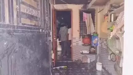 कटनी नगर: बरगवां रोड पर परिजनों की लापरवाही से घर में लगी आग, दमकल दल ने पाया काबू