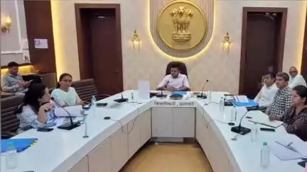 अमरावती: कृषि आधारित प्रशिक्षणावर भर द्यावा : जिल्हाधिकारी आशिष येरेकर