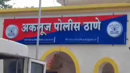 माळशिरस: अकलूजमध्ये सोन्याच्या दुकानातून बुगडी पसंत न पडल्याचे सांगून ५० हजारांची बुगडी लंपास, दोघांविरुद्ध गुन्हा दाखल