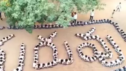 పడకండ్ల హై స్కూల్‌లో గురువు ఆకారంలో కూర్చుని గురు భక్తిని చాటుకున్న విద్యార్థులు