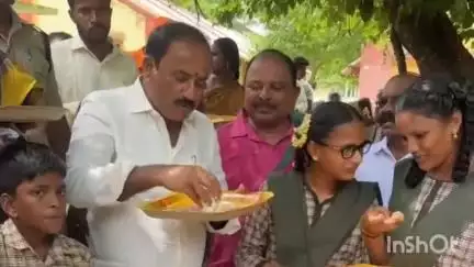 చీరాల నియోజకవర్గ వ్యాప్తంగా  ఘనంగా మెగా పేరెంట్స్, టీచర్స్ సమావేశాలు,విద్యార్థులను ఉత్తేజపరిచిన ఎమ్మెల్యే కొండయ్య