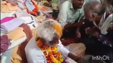 वल्लभनगर: नवानिया स्थित रामदेवजी के मंदिर पर गुरुपूर्णिमा महोत्सव को लेकर श्रद्धालुओं की भीड़ उमड़ी