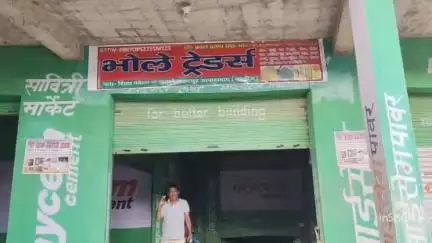 छिबरामऊ: जाफराबाद में चोरों ने एक दुकान का शटर काटकर लाखों रुपए का कीमती सामान और नगदी किया पार
