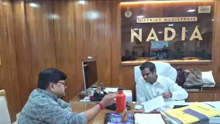 চাকদা: চাকদা রথতলা থেকে চৌরাস্তা পর্যন্ত রাস্তার দ্রুত সংস্করণের দাবীতে আজ নদীয়া জেলাশাসকের দপ্তরে চাকদার বিজেপি বিধায়ক