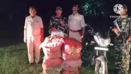नरपतगंज: एसएसबी जवानों ने कोशिकापुर बॉर्डर के समीप 106 बोतल नेपाली शराब के साथ बाइक किया ज़ब्त, तस्कर फरार
