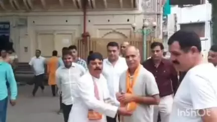 नाथद्वारा: नाथद्वारा में कैबिनेट मंत्री कन्हैयालाल चौधरी ने अपने परिवार के सदस्यों के साथ श्रीनाथजी के किए दर्शन