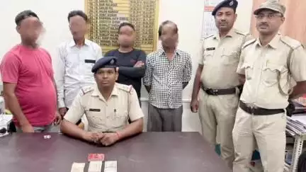 বহরমপুর: জুয়ার আসর থেকে গ্রেপ্তার চার,উদ্ধার হয়েছে প্রায়  ৩৪,৭০০নগদ টাকা বহরমপুরের রাধার ঘাট এলাকায়